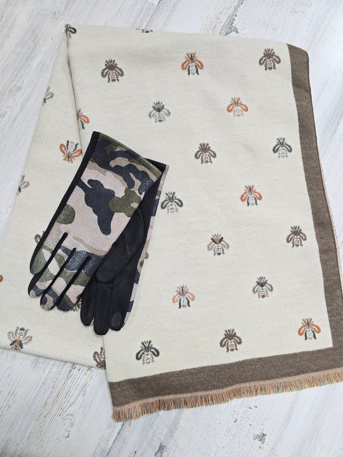 NEUTRAL BUMBLEBEE SCARF &amp; GLOVE SET