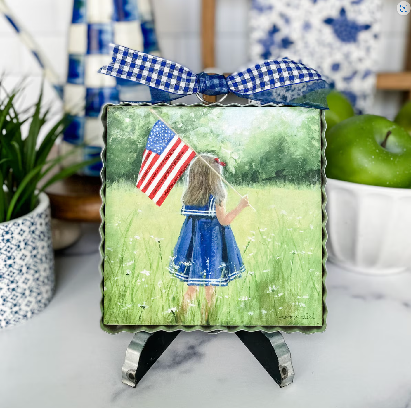 Mini Gallery Girl and Flag