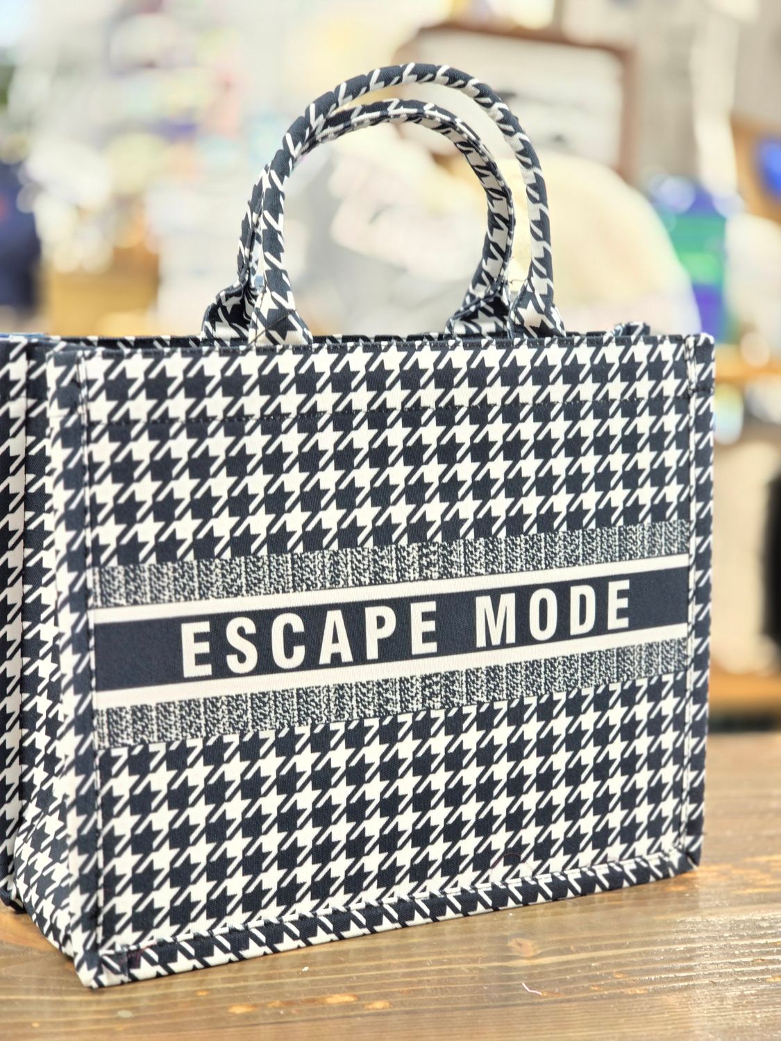ESCAPE MODE TOTE