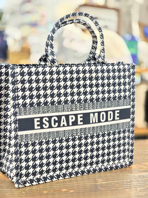 ESCAPE MODE TOTE