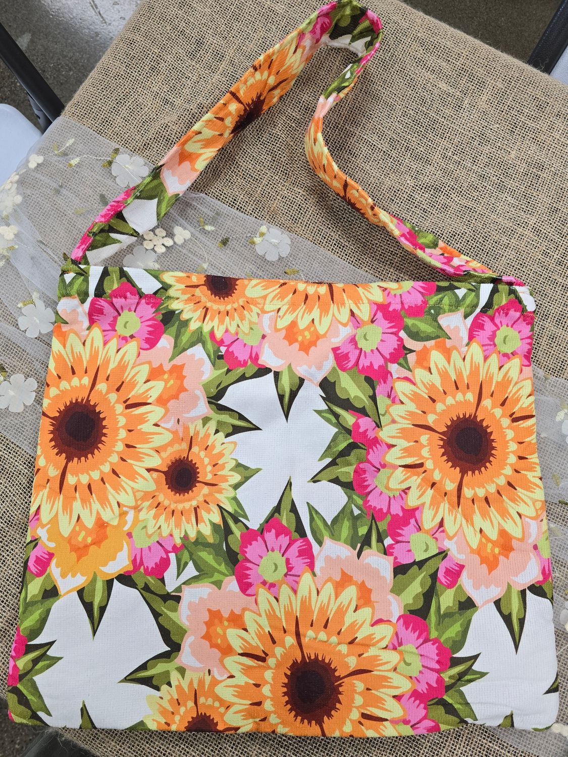 BEACH TOWEL IN TOTE, Color: SUNFLOWER