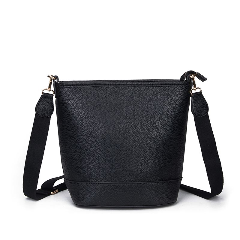 BLACK BUCKET BAG