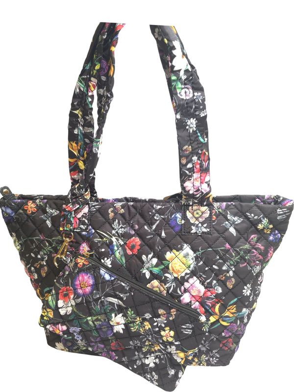 FLORAL QUILTED TOTE WITH WRISTLET