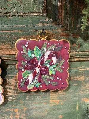Mini Art Scallop Burgundy Candy Cane