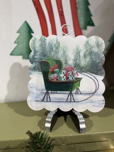 Mini Scallop Art Sleigh &amp; Gifts