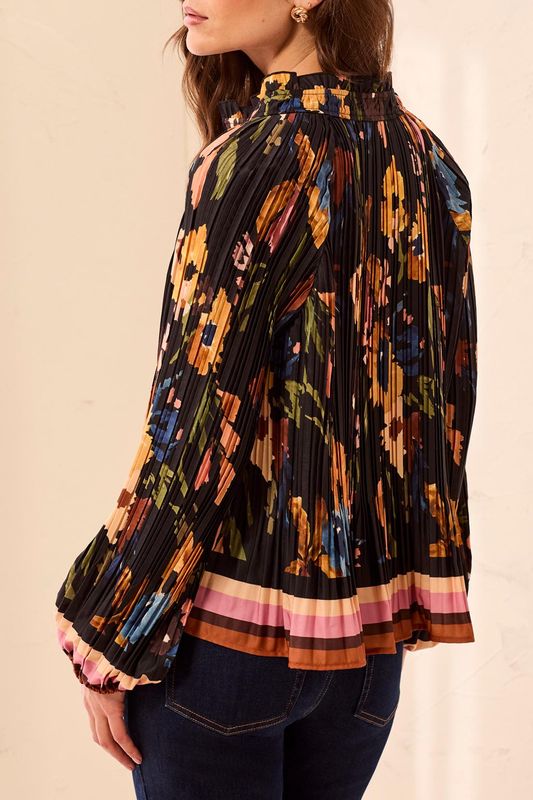 Blouse w/Ruffle Collar