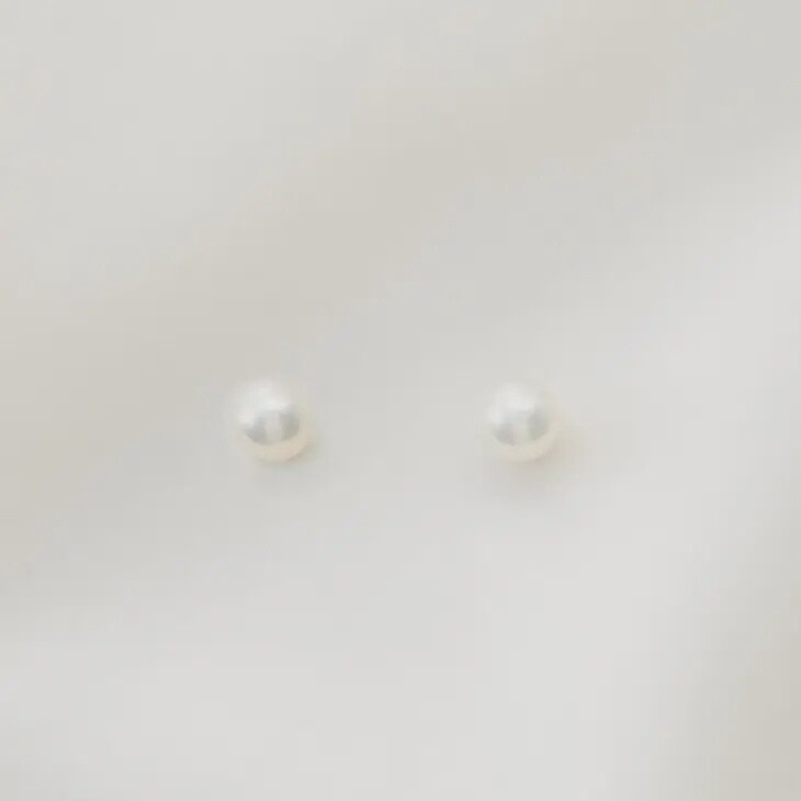 Pearl Studs