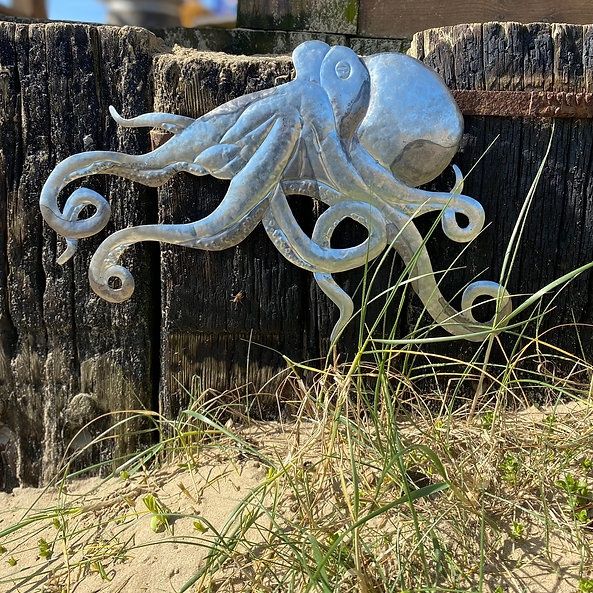 Tin Octopus Wall Art, Style: Crawling