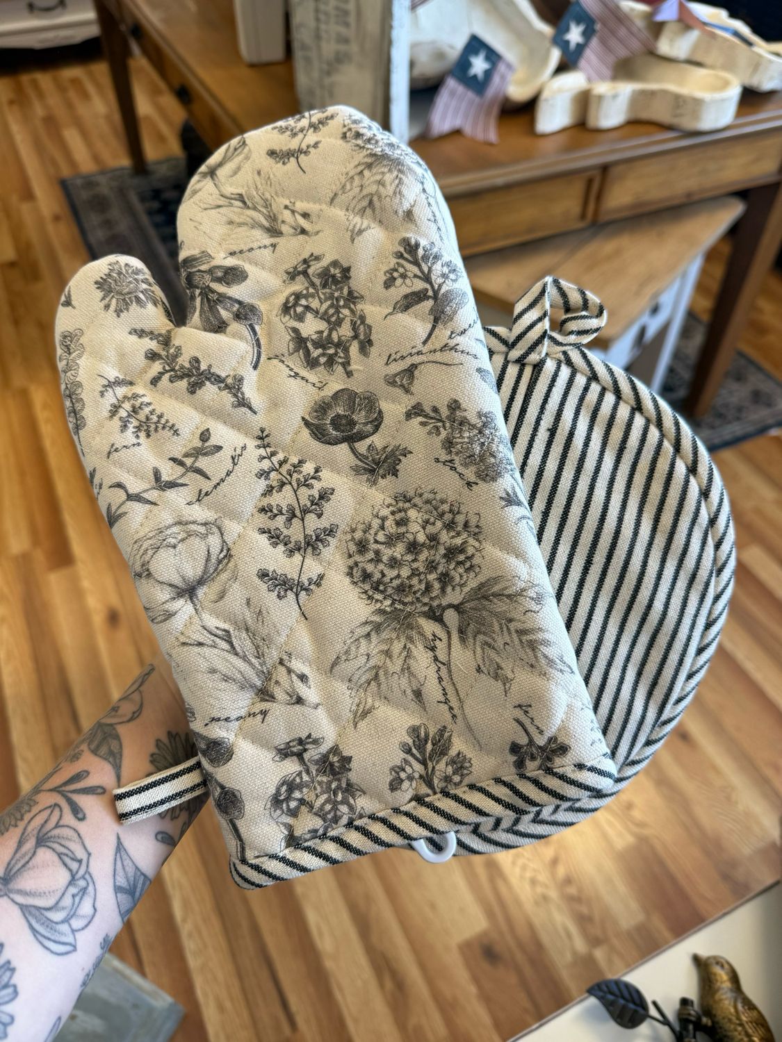 Oven Mitt and Pot Holder Set