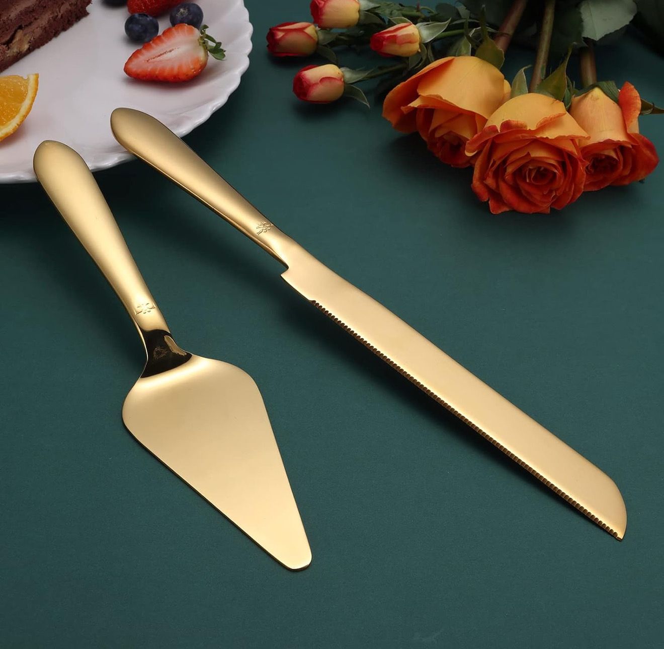 RENTAL- Gold Cake Cutter Set