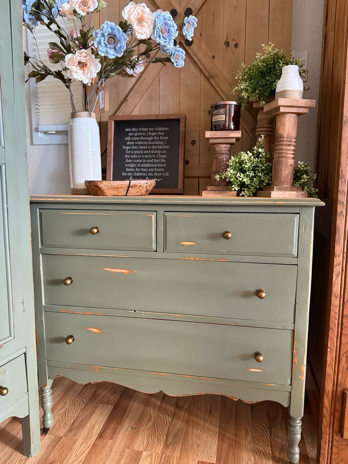 Vintage 4 Drawer Dresser