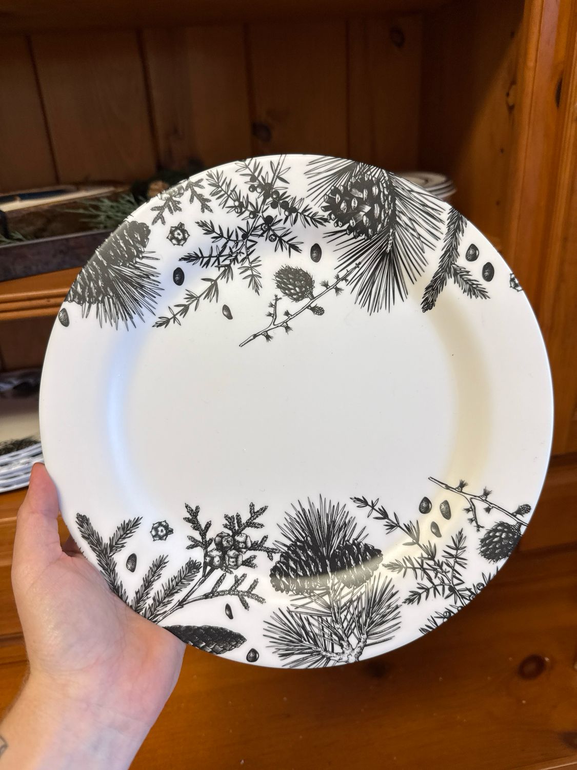 10&quot; Pinecone &amp; Foliage Plate