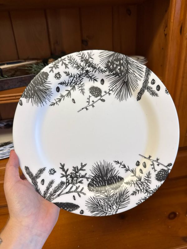 10&quot; Pinecone &amp; Foliage Plate