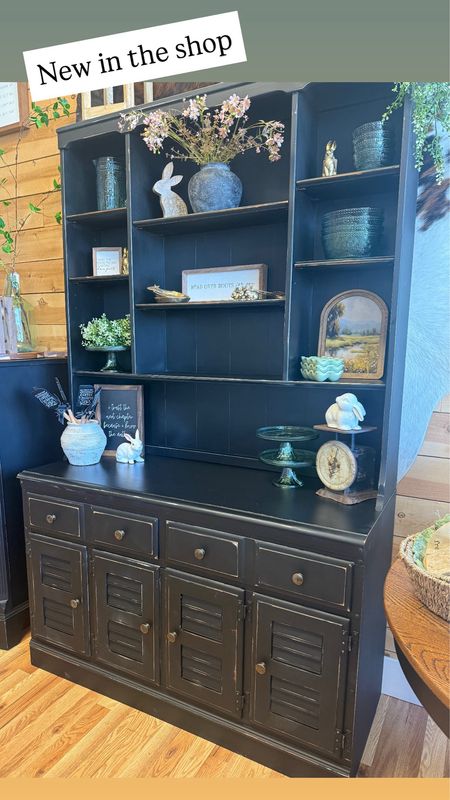 Black Display Hutch