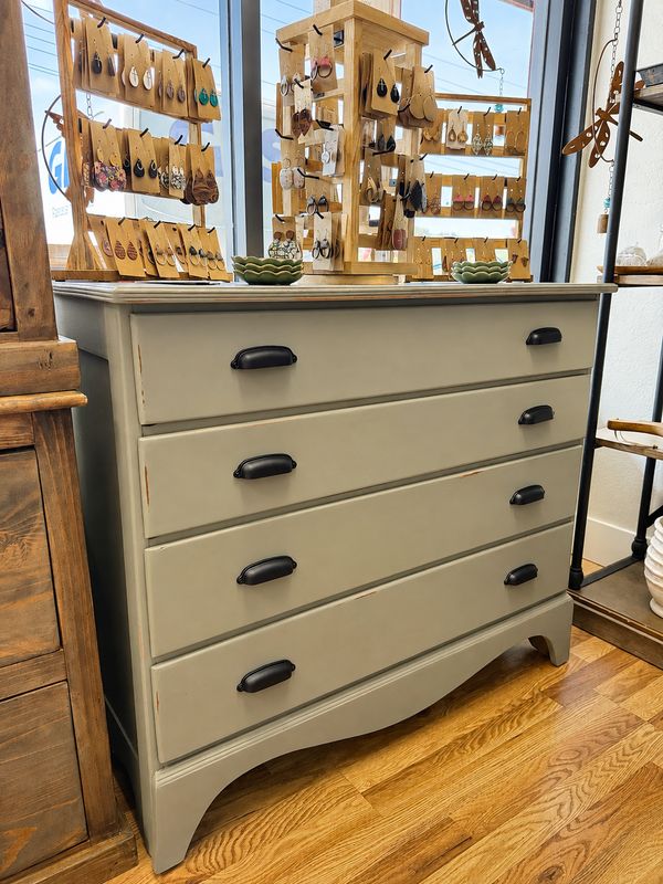 Vintage 4 Drawer Dresser
