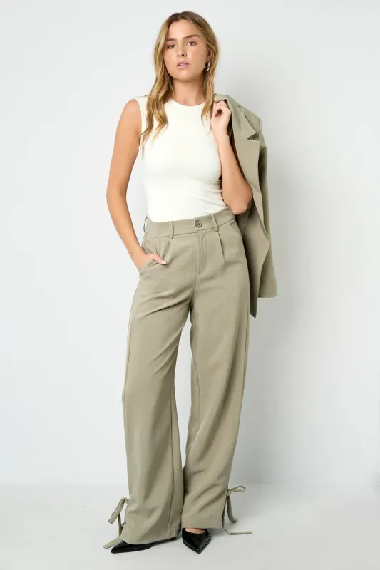 Broek met strikjes