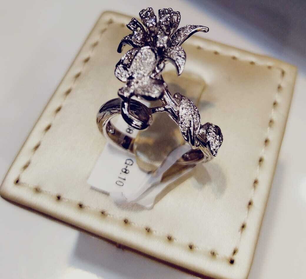 DIAMOND FLOWER RING