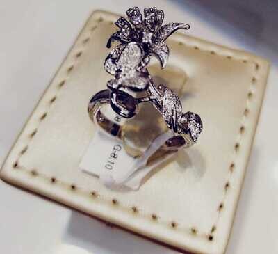 DIAMOND FLOWER RING