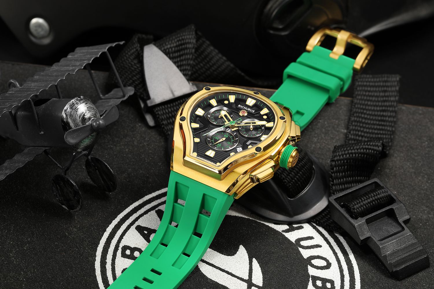 AVIATOR CHRONO RS2 GOLD
