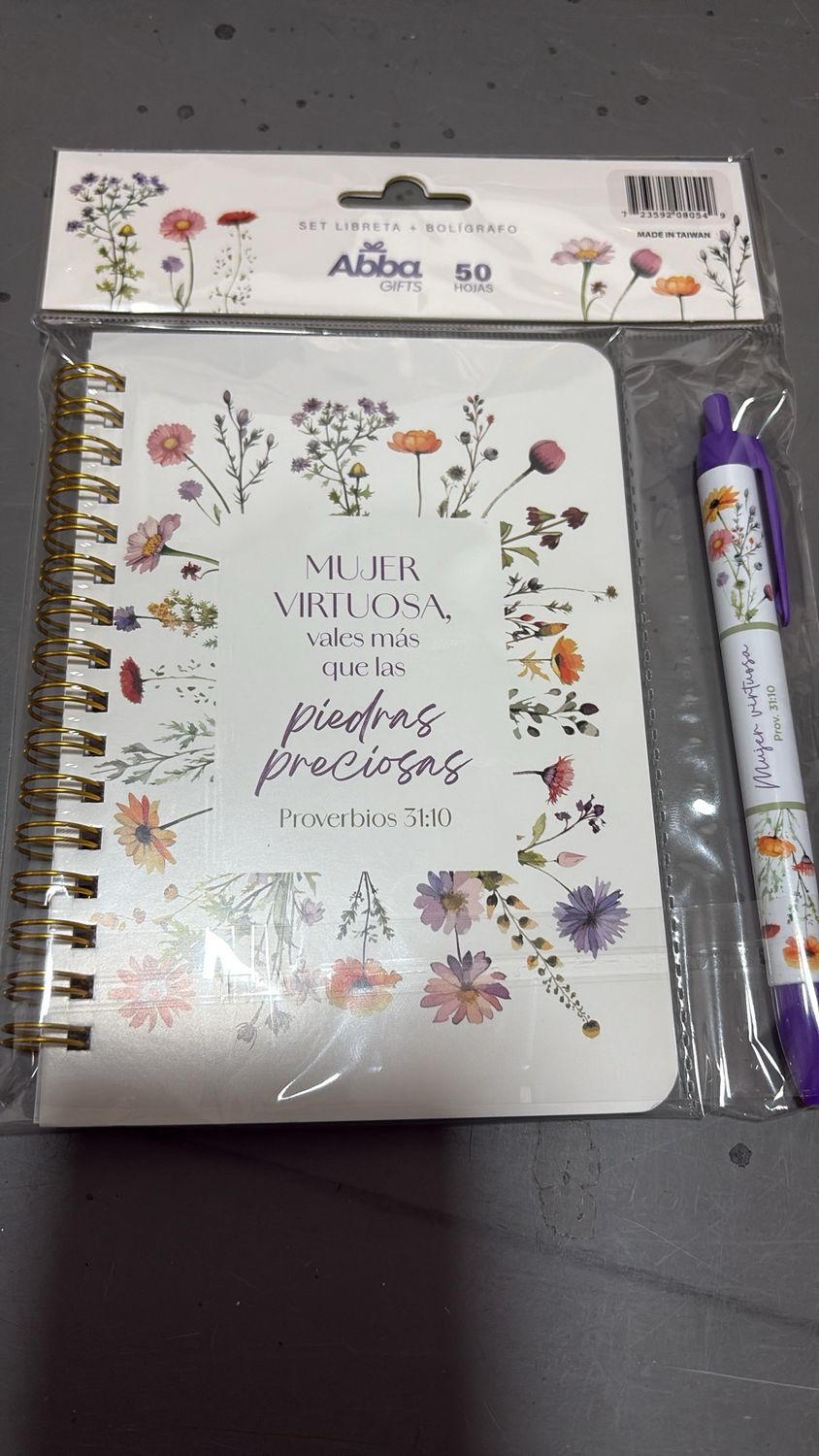 Libreta Virtuosa y bolígrafo 