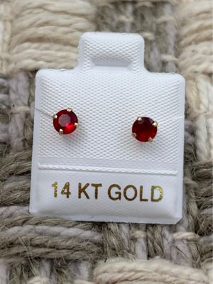 Cubic Zircoin 4mm 4 nail Studs Gold 14K