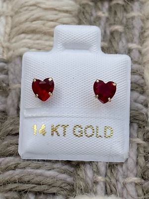 Cubic Zircoin 5mm Heart Studs Gold 14k.