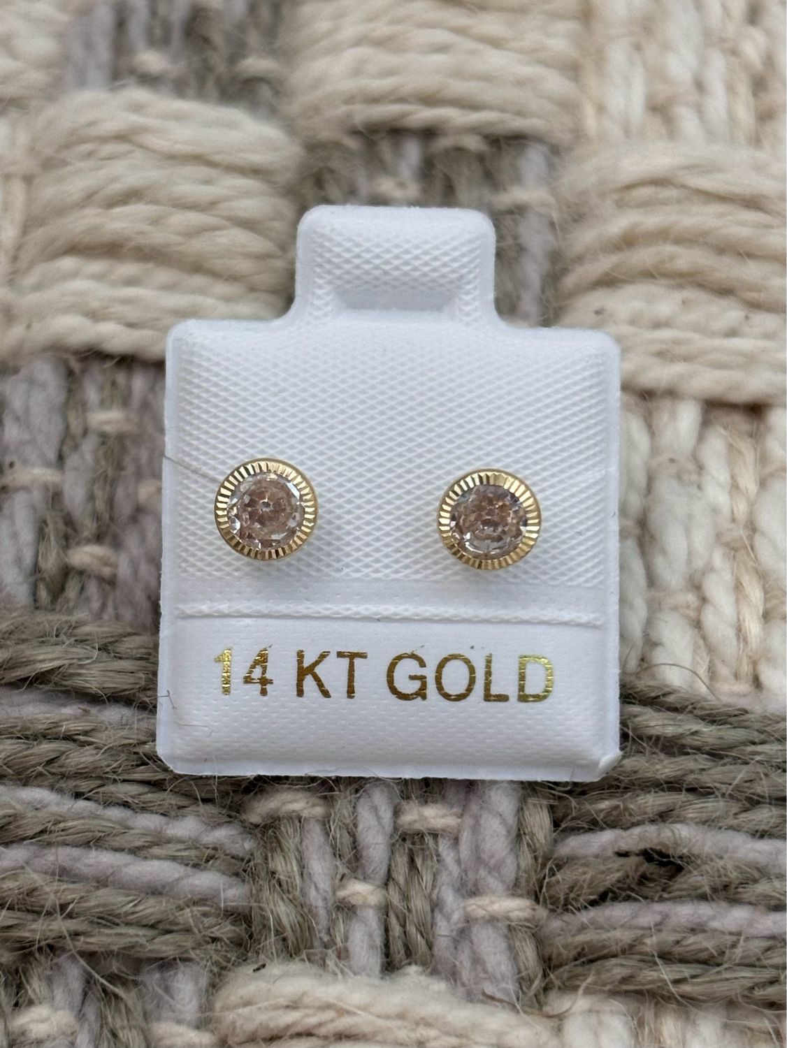 Bezel Cubic Zircoin  5mm Gold 14K