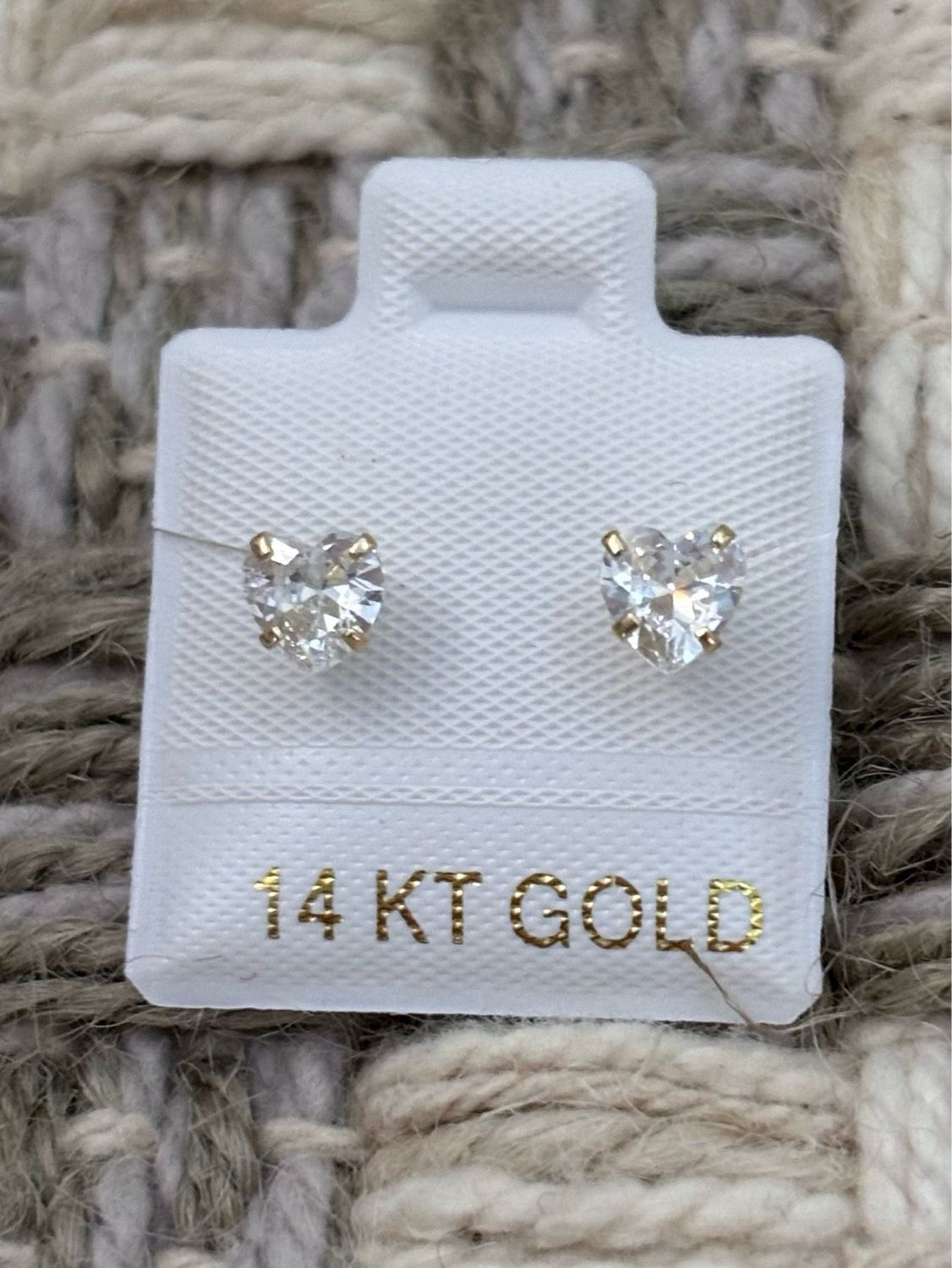 Cubic Zircoin 5mm Heart Studs Gold 14k.