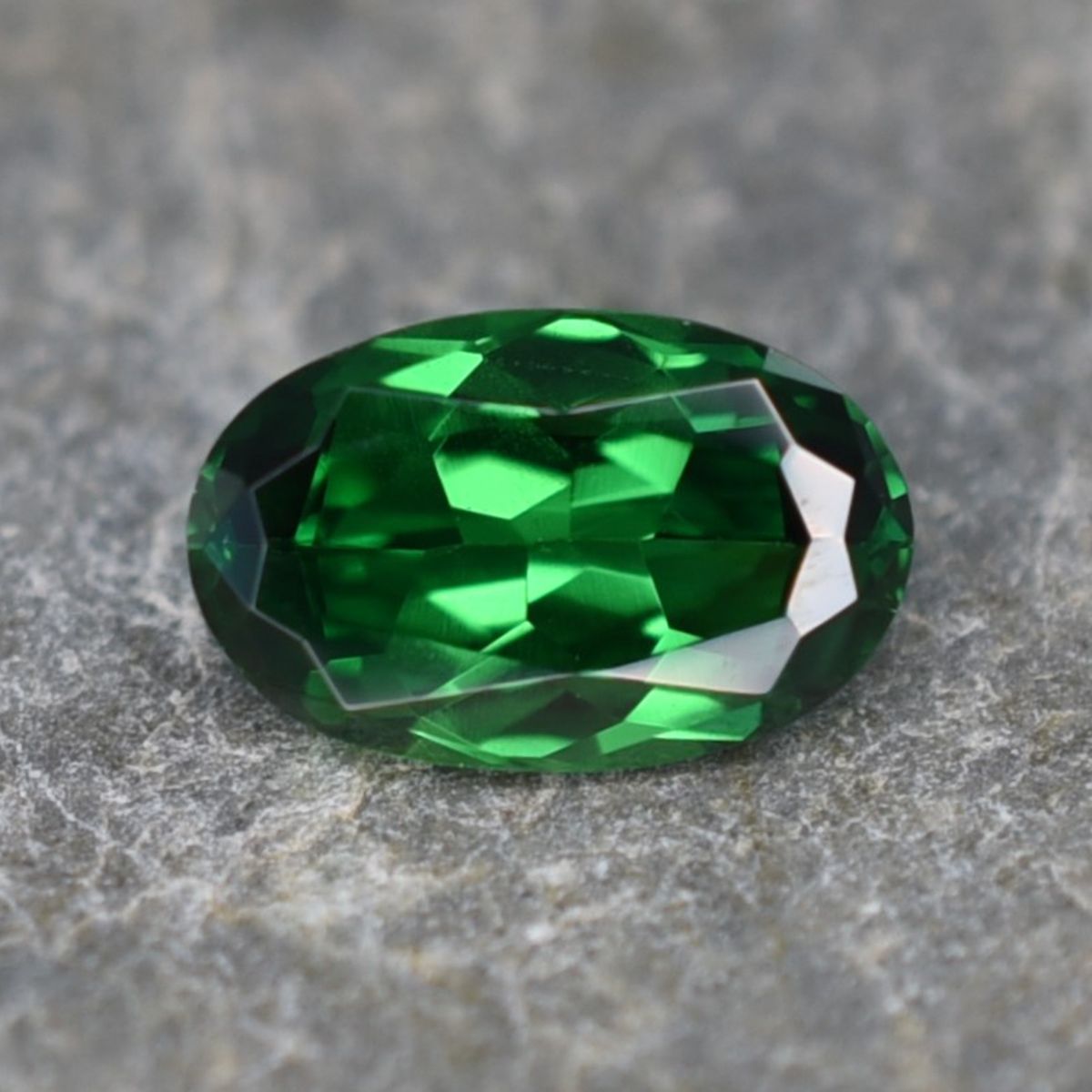 Tsavorite Garnet – Oval