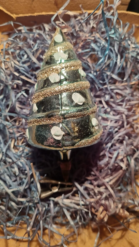 Glazen Kerstboom op klip / Jr20,40 / 12cm