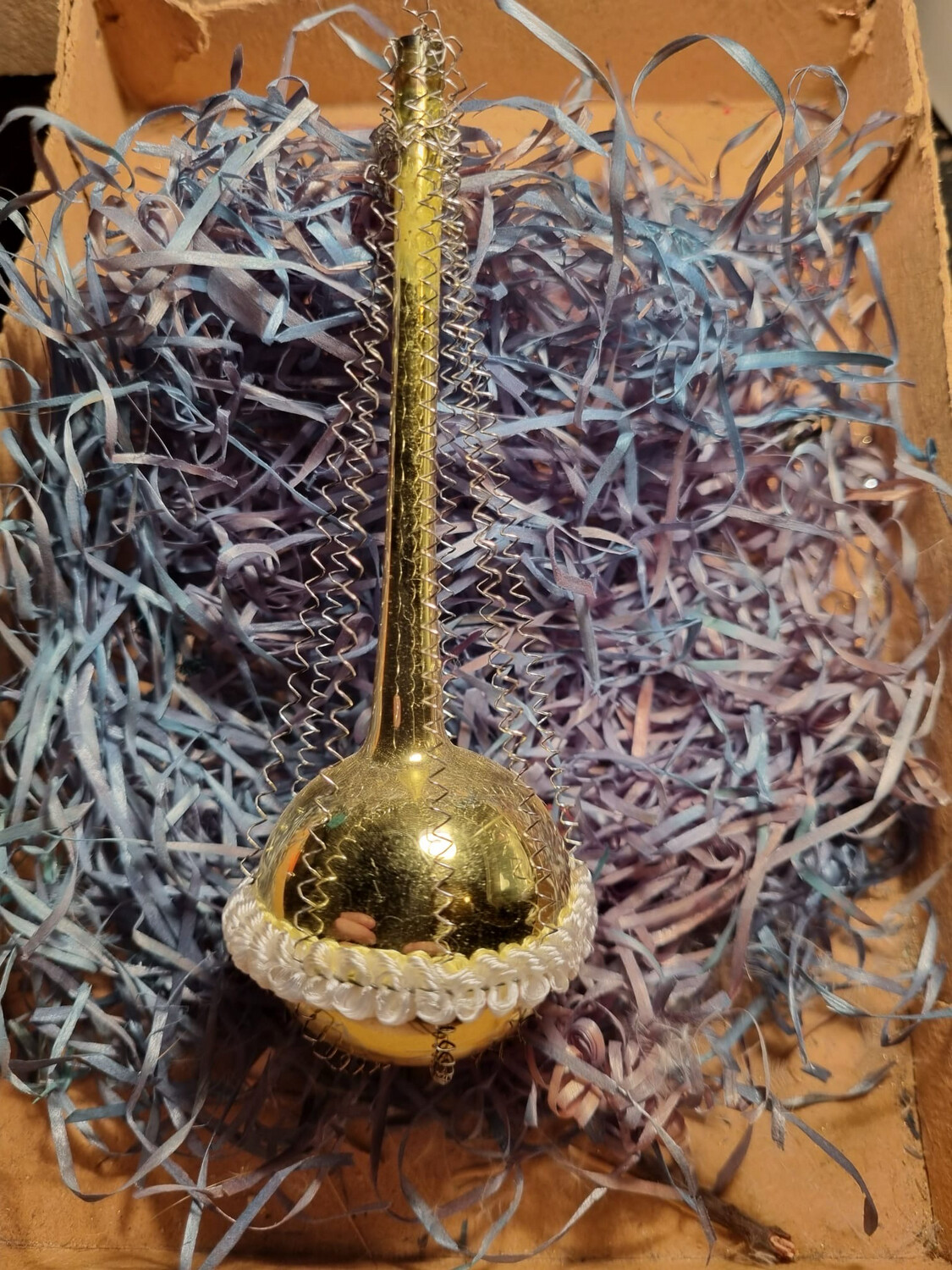 Oude bal met koningsdraad / Jr20,40 / 12,5cm