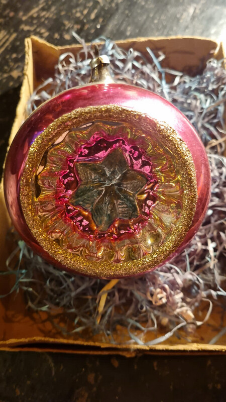 Deukbal, goud, roze, groen, achterkant zilver / Jr 20,40 / 11cm