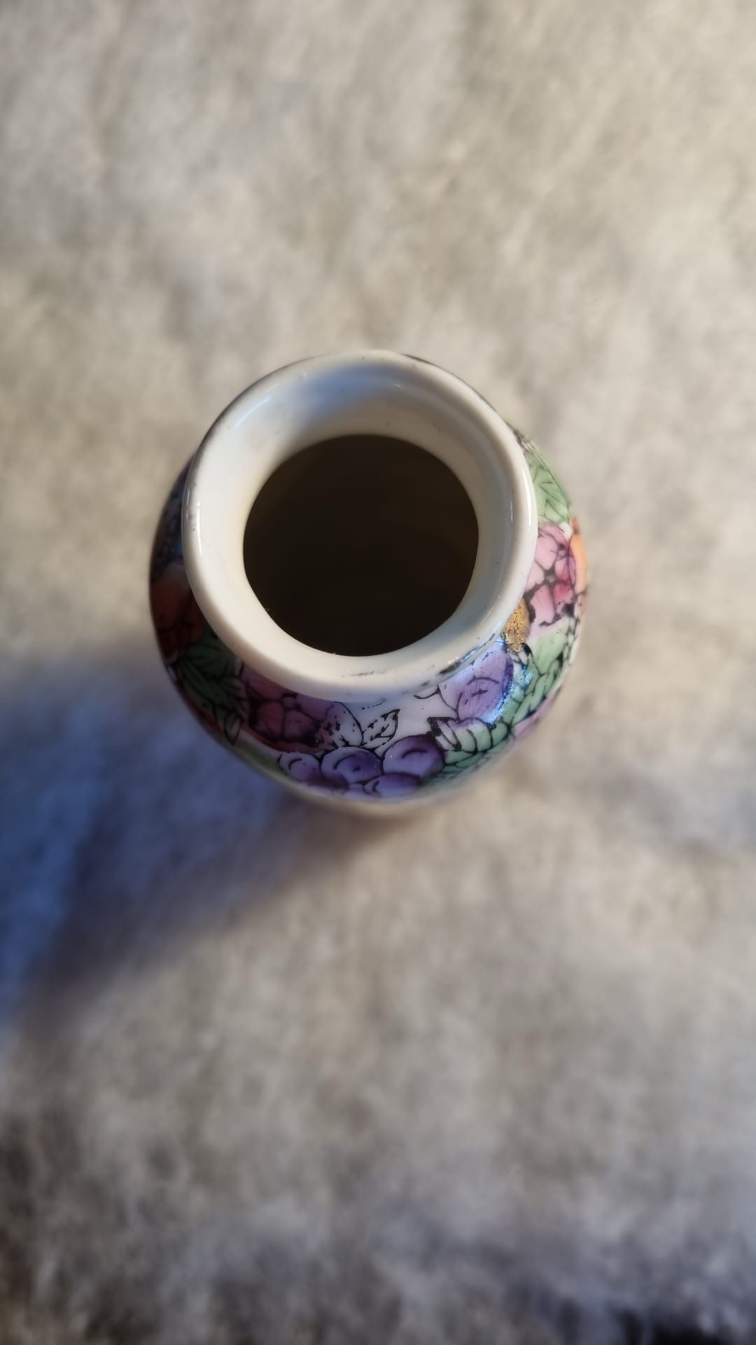 Oud porseleinen bloemenvaasje / 10cm