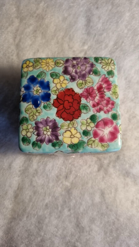 Porceleinen sieraden doosje / 7 bij 7cm