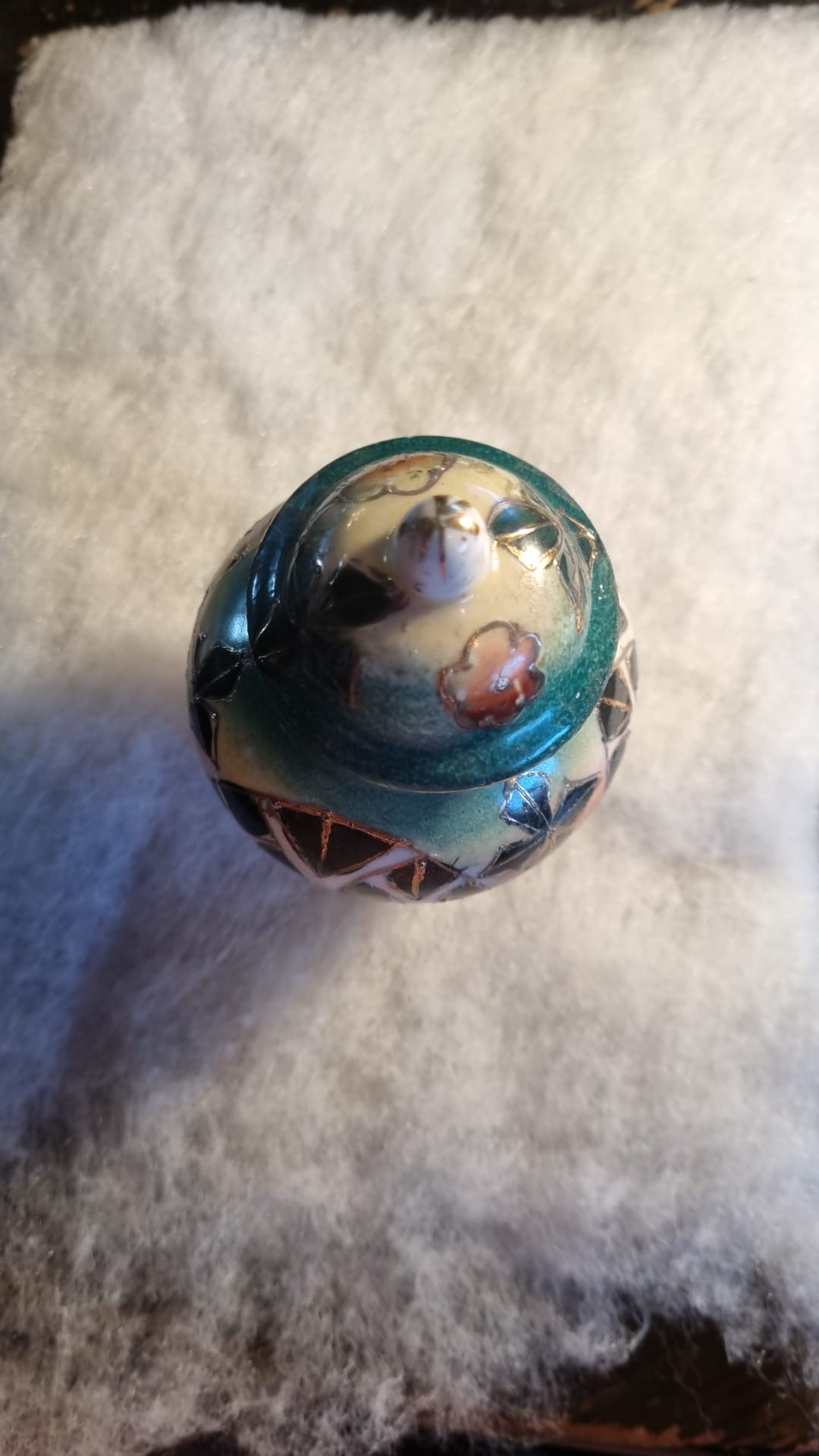 Vaasje met deksel porcelein  / 11,5cm