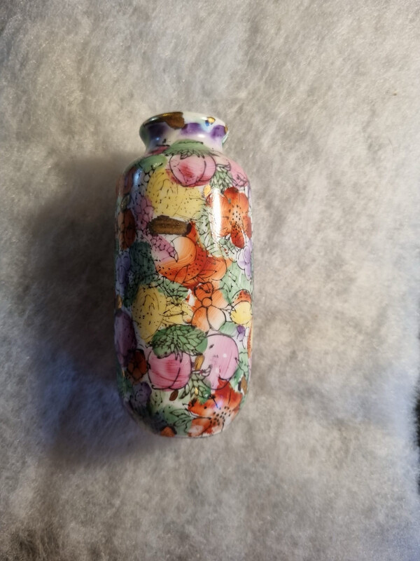 Oud porseleinen bloemenvaasje / 10cm