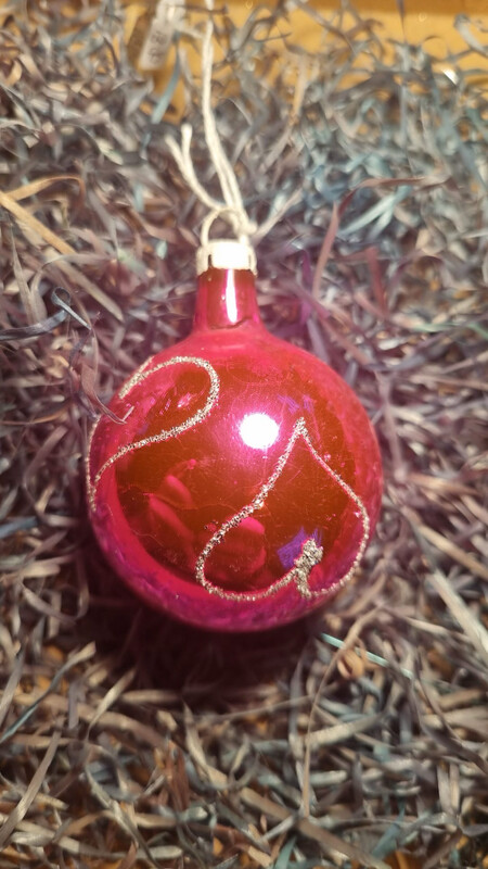 Kerstbal met hartjes / Jr 20,40 / 7,5cm