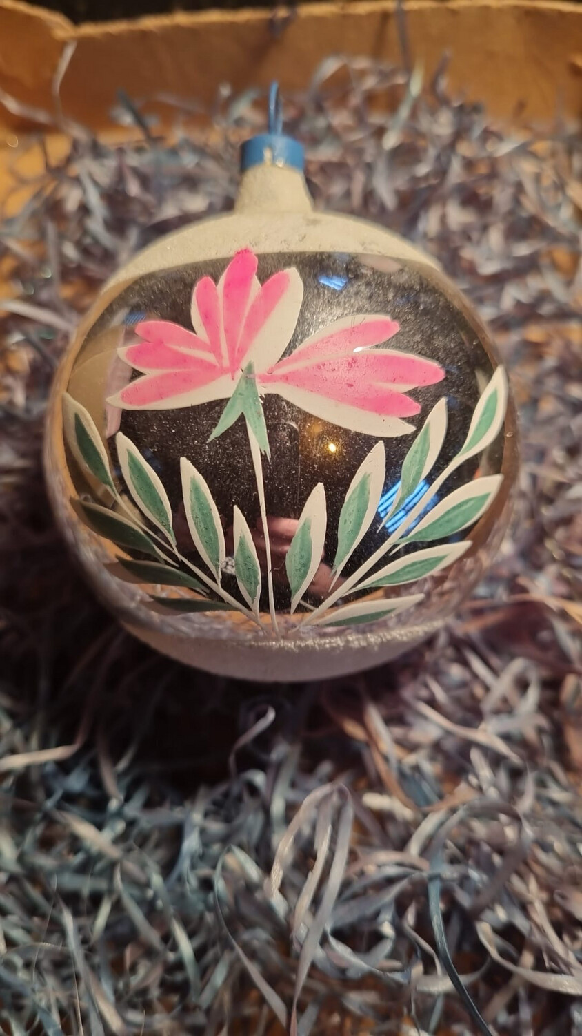 Gesuikerde kerstbal met bloem / Jr 20 / 9cm