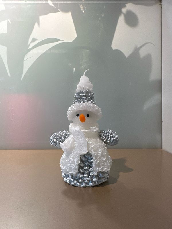 Sneeuwpop kaars Zilver / 15 cm
