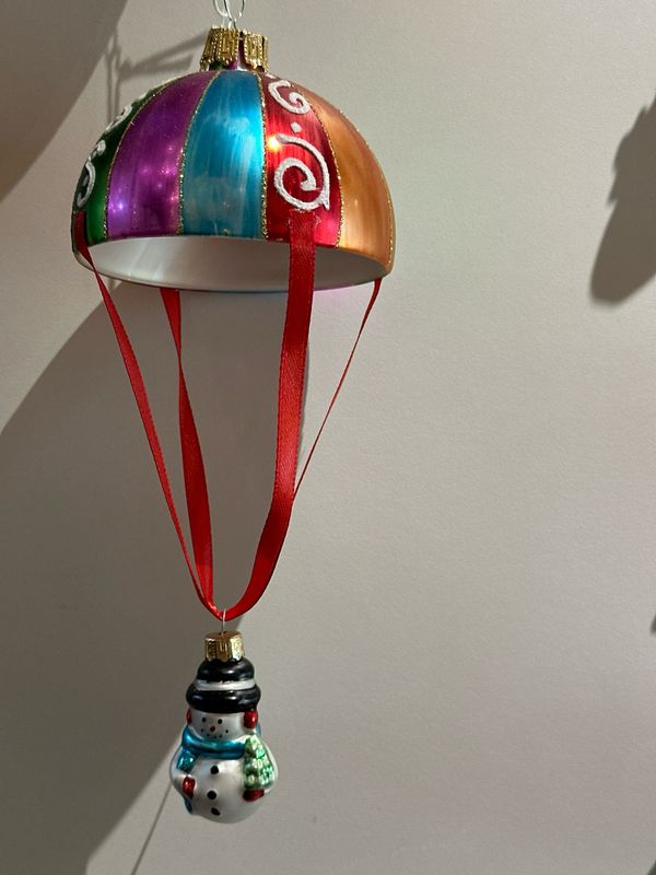 Parachute met sneeuwpop / 24 cm