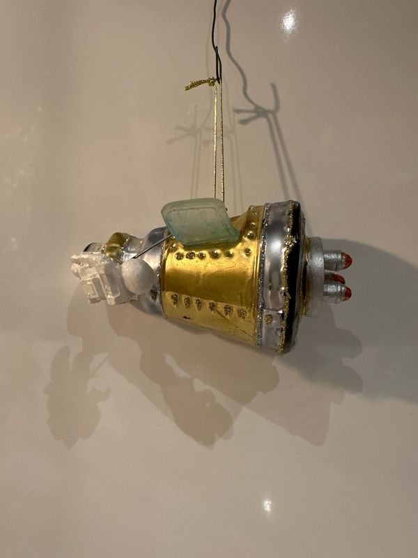 Ruimteschip met astronaut / 12 cm lang