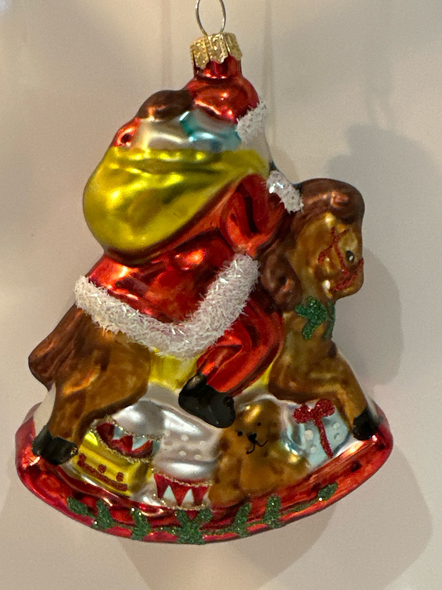 Kerstman op Hobbelpaard / 13 cm