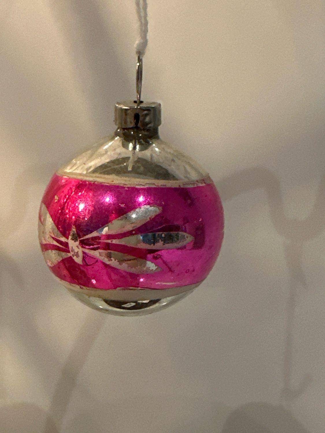 Bal roze, zilver blaadjes / jr 40 / 5 cm