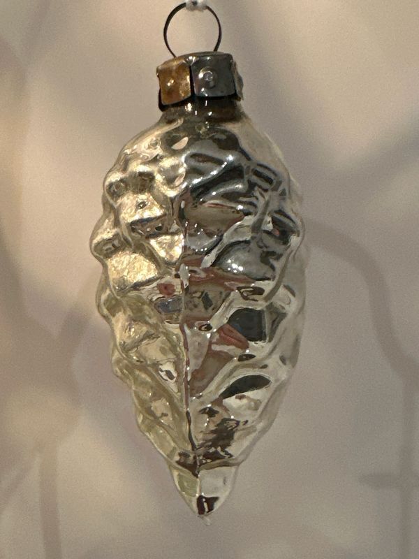 Dennenappel zilver / jr 50 / 7 cm