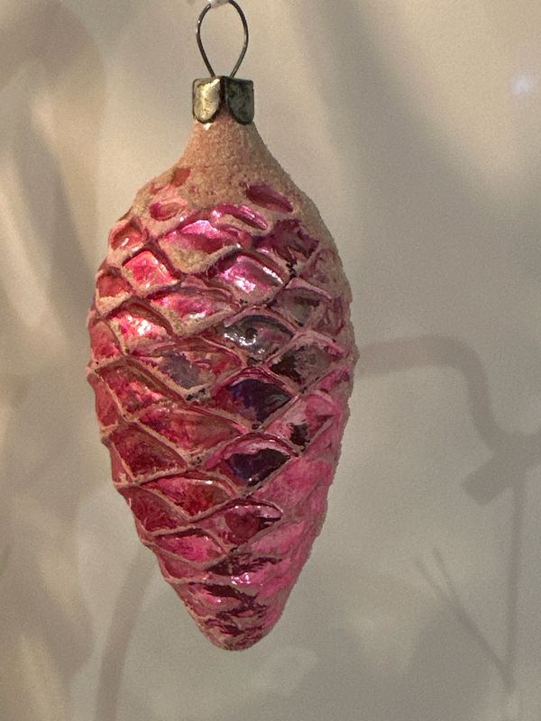 Dennenappel roze / jr 50 / 9 cm
