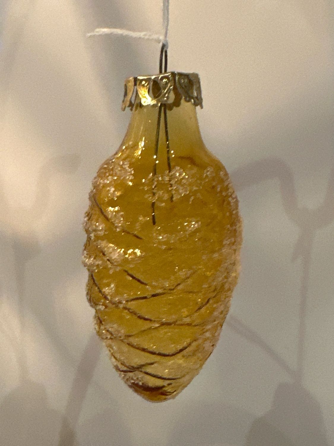 Dennenappel geel, gesuikerd / jr 60 / 9 cm
