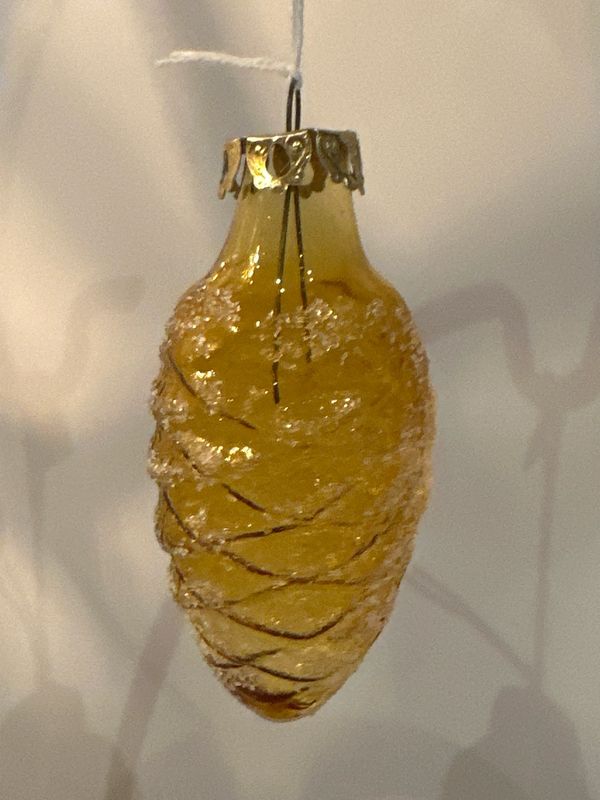Dennenappel geel, gesuikerd / jr 60 / 9 cm