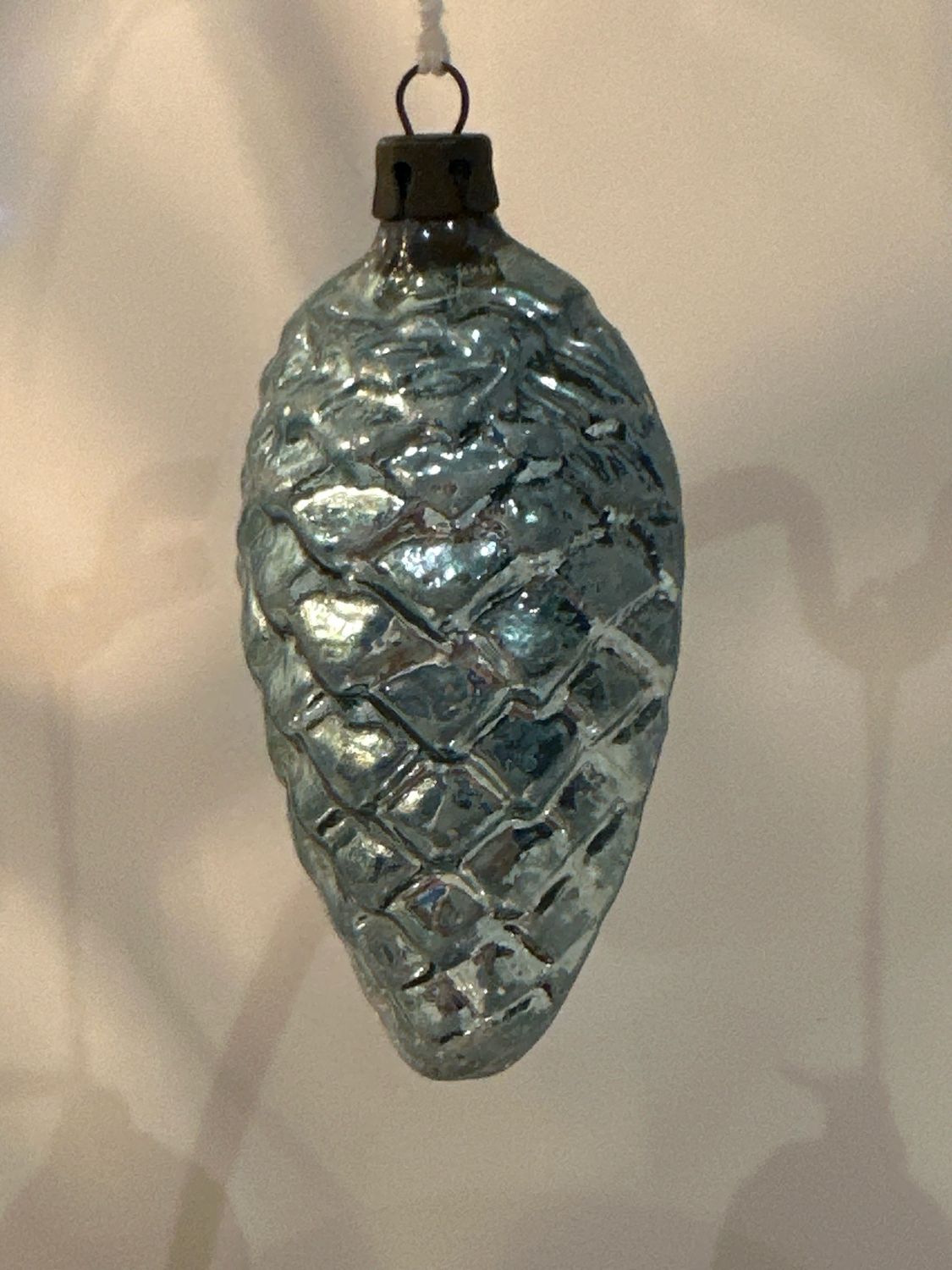 Dennenappel oud blauw / jr 50 / 8 cm