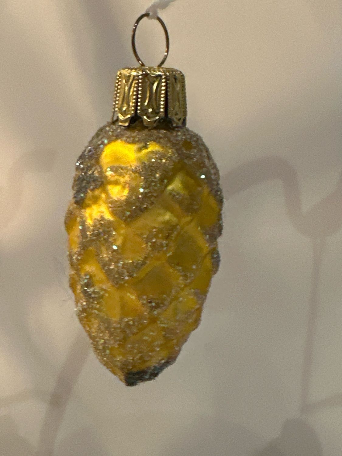 Dennenappel goud / jr 60 / 7 cm
