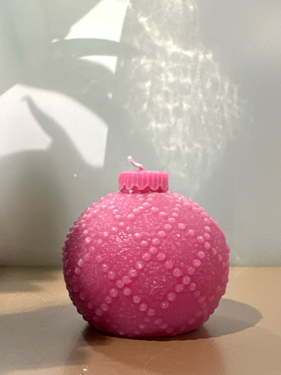 Bal ruitjes kaars fuchsia / 7 cm